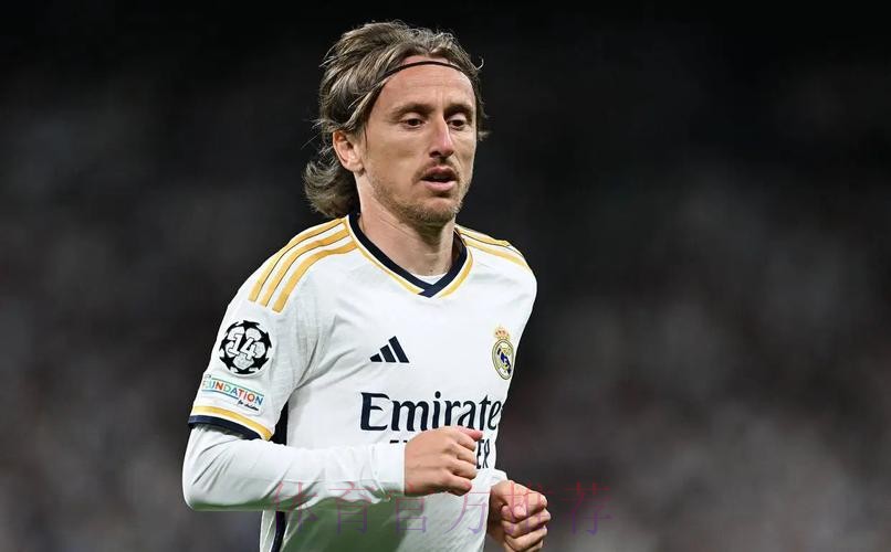 记者:利雅得胜利月底与莫德里奇随行人员进行会谈